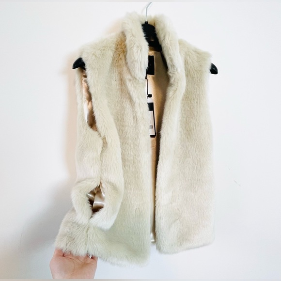 New Dynamite Faux Fur light Beige Vest - Picture 6 of 7
